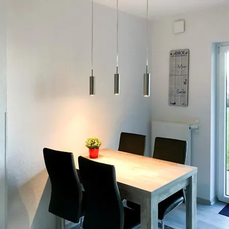 6969 In Tossens Feriehus *